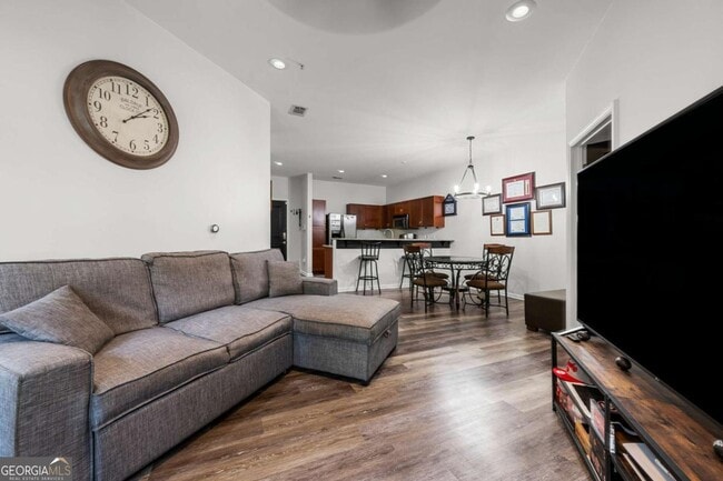 Building Photo - 870 Mayson Turner Rd NW