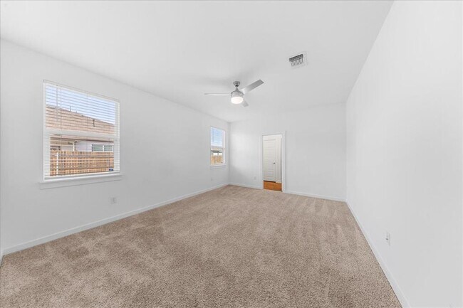 Building Photo - 3200 Egan Dr