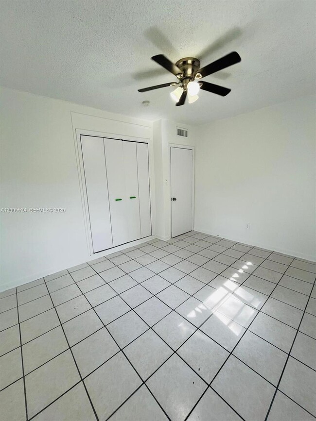 Building Photo - 1420 NE 203rd St