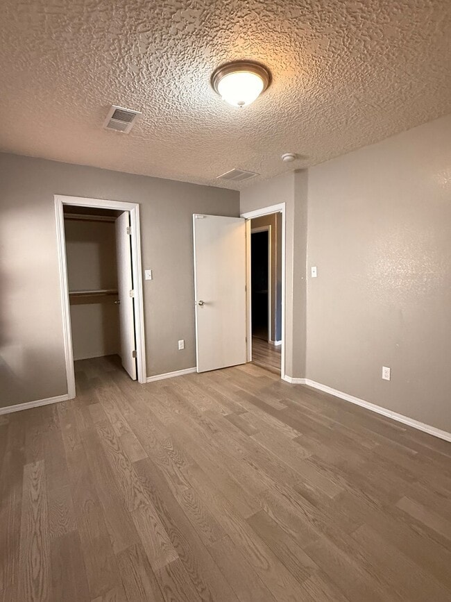 Building Photo - 2103 N Ensenada Cir SE