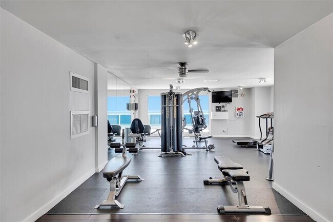 Building Photo - 2841 N Ocean Blvd