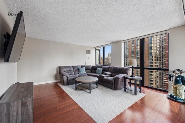 Building Photo - 1122 N Clark St