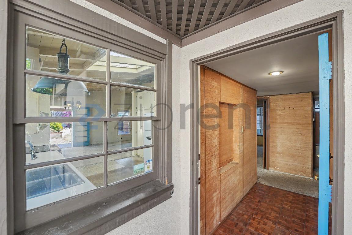 Building Photo - Unit