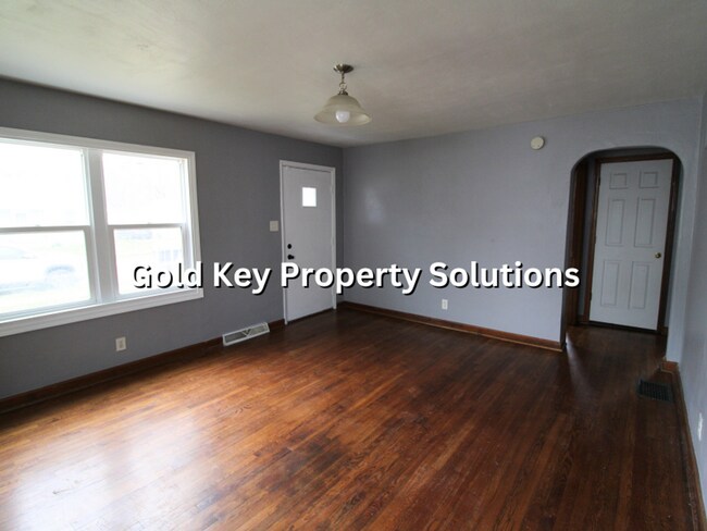 Building Photo - MEADOWBROOK AREA 2 BR 1 BA House with Central Air and Garage (NO SECTION 8)