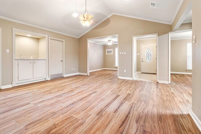 Building Photo - 5332 David Dr