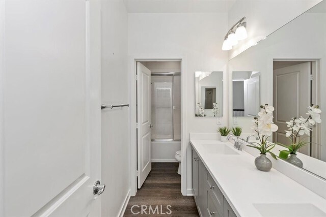 Building Photo - 55 Fuchsia