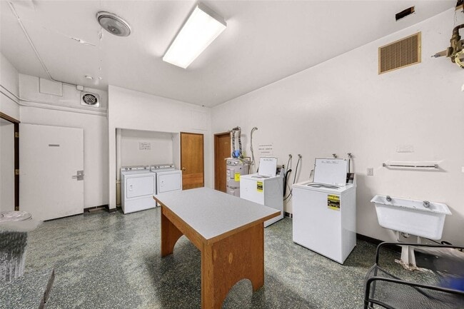 Building Photo - Bayview Condo with Updated Features  - Bou...