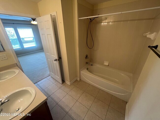 Building Photo - 1500 Calming Water Dr