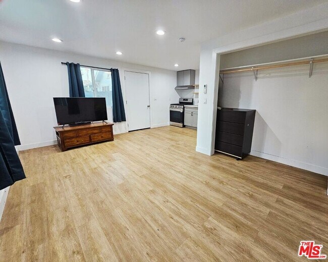 Building Photo - 5340-5340 Lemon Grove Ave