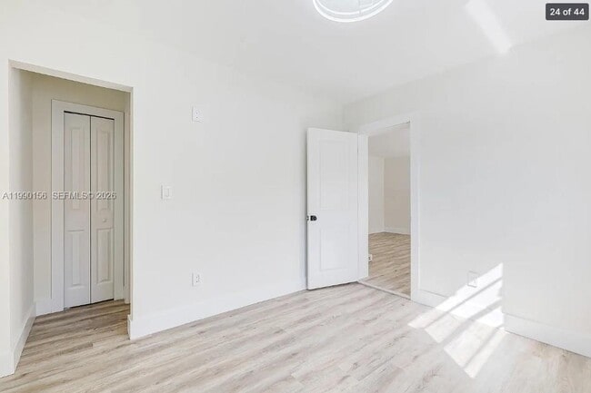 Building Photo - 865 W 72nd Pl