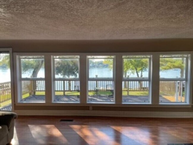 Building Photo - Lake Oakland Lakefront Home - 3 Bedroom 2 ...