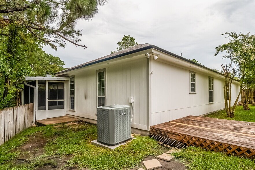 Building Photo - 1826 Ashmore Green Dr