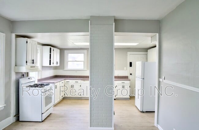 Building Photo - 635 Milton St