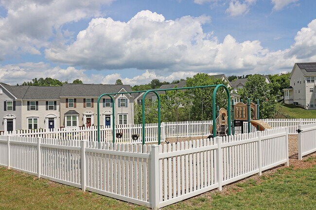 Building Photo - Dog-Friendly Pavilions at Pantops Townhome With Garage