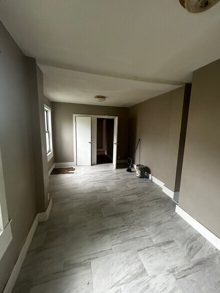 Building Photo - 2519 Crescent Ave
