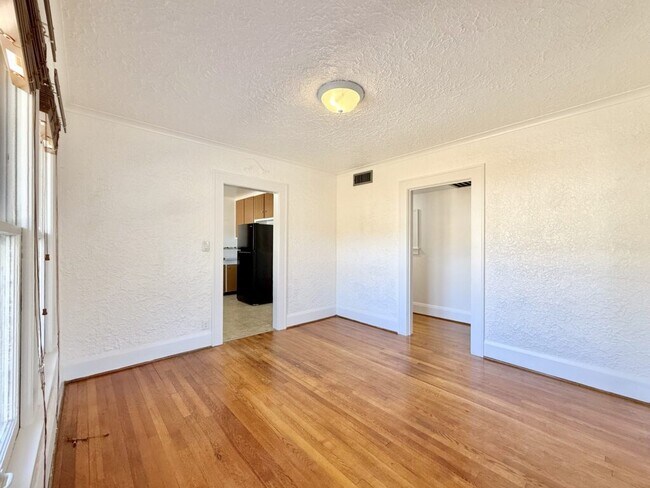 Building Photo - 1013 23rd St W