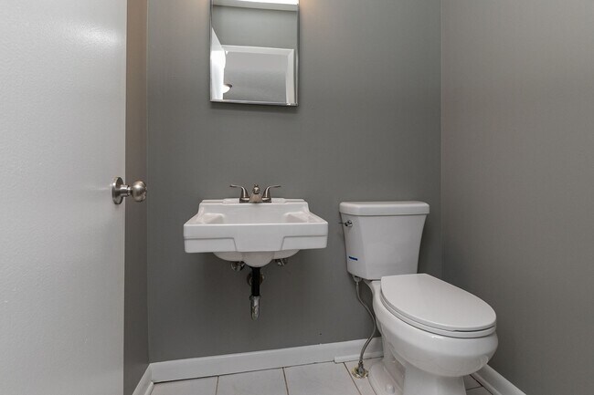 Building Photo - SOUTH SPRINGFIELD HOME (Kickapoo and Cherokee Schools) -- 3 Bed | 1.5 Bath | 2 Car Garage -- LARG...