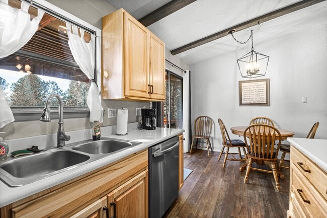 Building Photo - 103 Racquet Pl