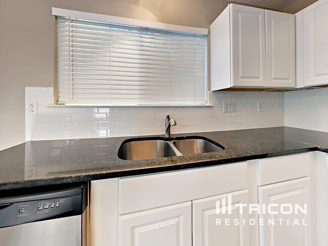 Building Photo - 6701 Silver Sage Dr