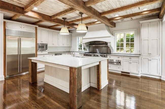 Building Photo - 2485 W Wesley Rd NW