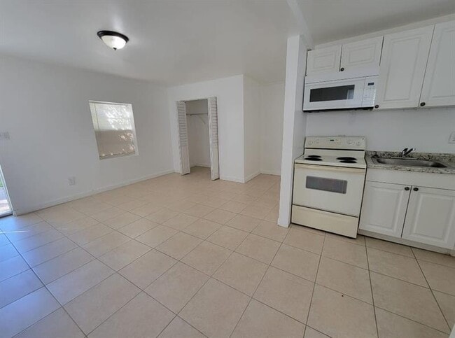 Building Photo - 1853 NW 5th St