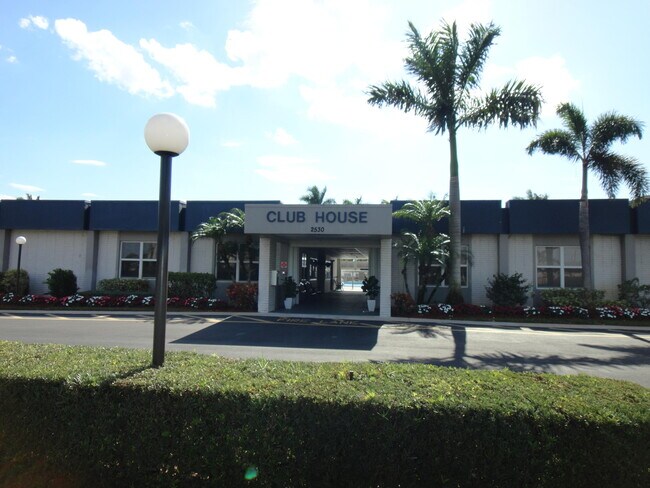 Building Photo - 2527 Emory Dr W