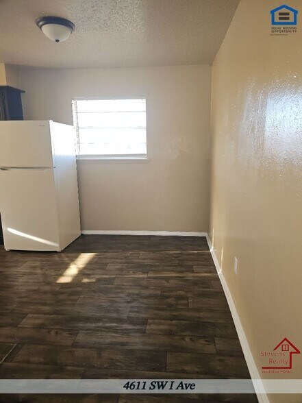 Building Photo - 4611 SW I Ave