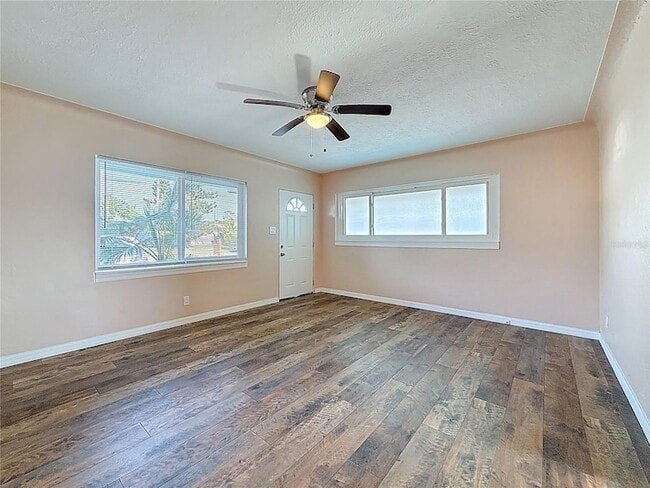 Building Photo - 5810 Tangerine Ave S