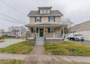 Building Photo - 1001 Chestnut St