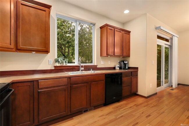 Building Photo - House for RENT:  Lynnwood/Brier 3 br - 2.5 bath  Dogs OK