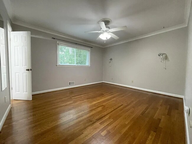Building Photo - 2706 Eaton Pl