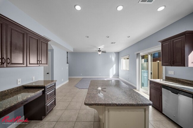 Building Photo - Charming 3 Bedroom Townhome