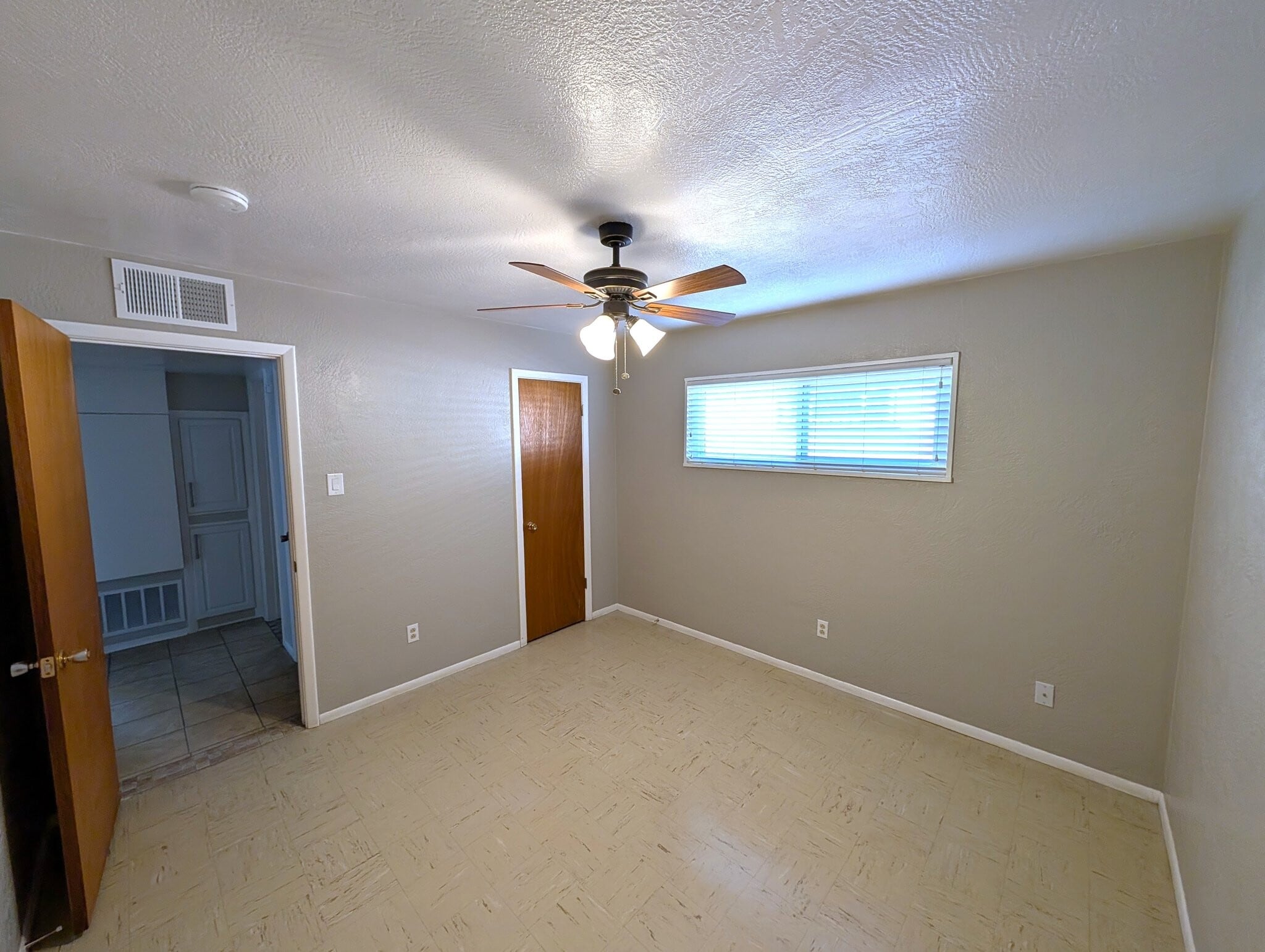 Building Photo - 10204 Candelaria Rd NE
