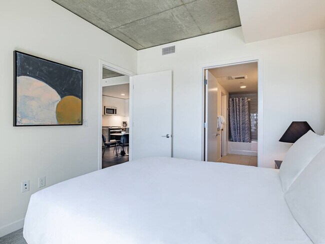 Building Photo - 1550 NW Naito Pkwy