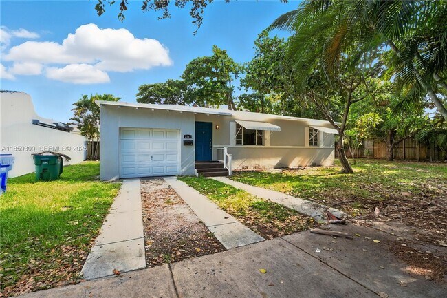 Building Photo - 2545 SW 27th Ln