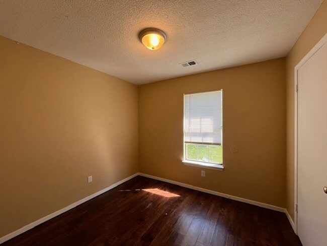 Building Photo - Renovated 3 Bedroom 2 Bath Home for Rent!!...