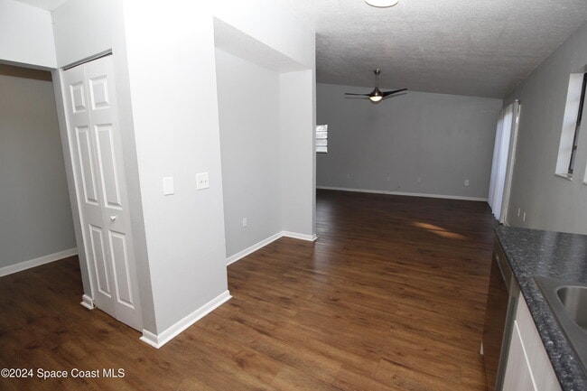 Building Photo - 440 Mercury Ave SE