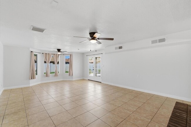 Building Photo - 6622 W Peck Dr