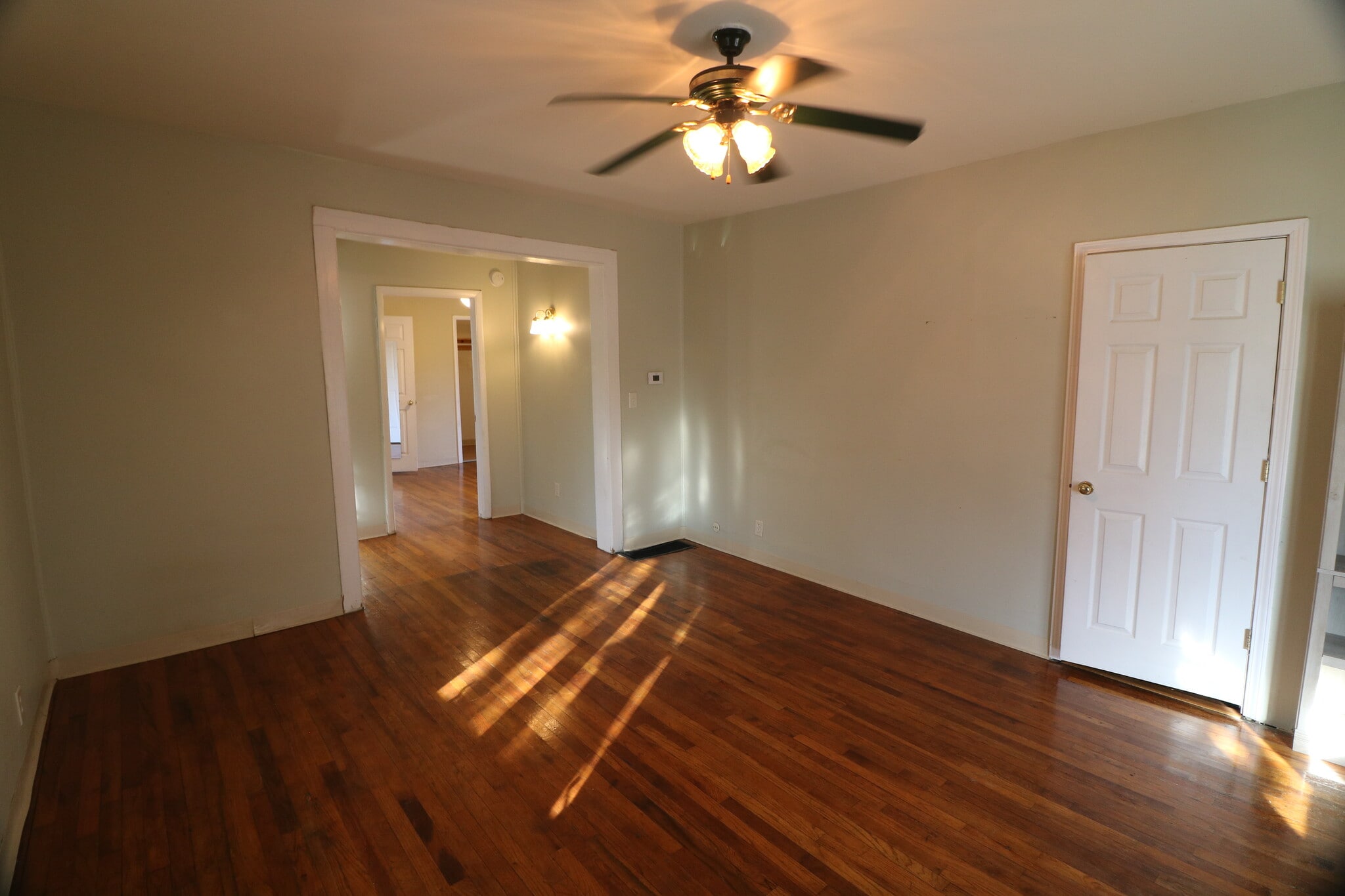 Building Photo - 1626 Summit Ln