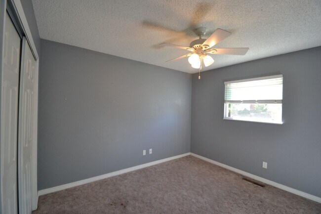 Building Photo - 4 Bed 3 Bath w/AC - Coming Soon! - MileSto...