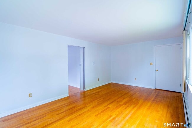 Building Photo - 326 Grovers Ave