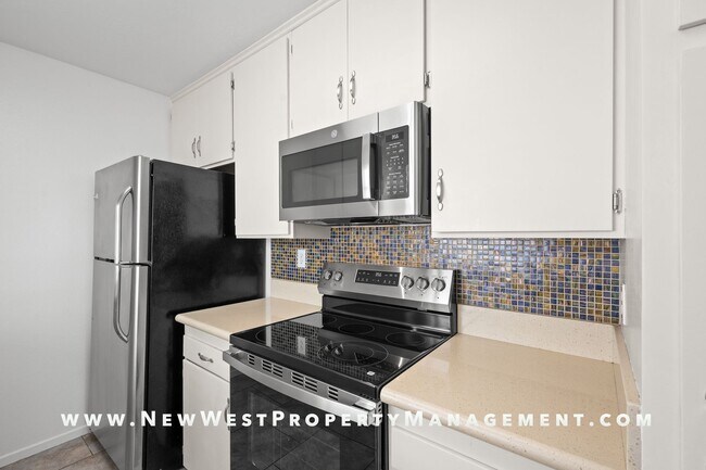 Building Photo - Recently Refreshed Point Loma 2-Bedroom at Baycrest! Small Pet OK! Available Now!
