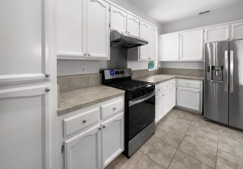 Building Photo - 9387 Bennoel Way