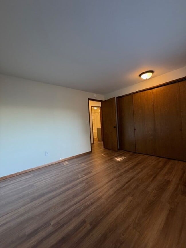 Building Photo - MIN912