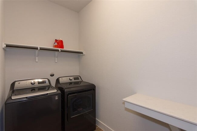 Building Photo - 404 Panzano Dr