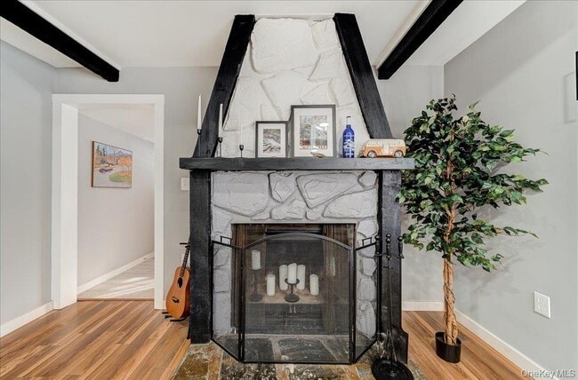 Building Photo - 1026 NY-211