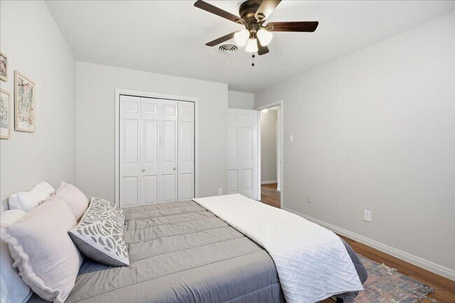 Building Photo - Charming one-of-a-kind 4 Bedroom Home