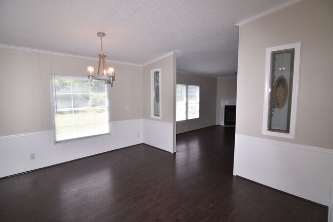 Building Photo - Spacious 3-Bed, 2-Bath Manufactured Home o...