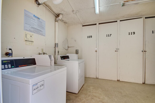 Building Photo - 550 SW 2nd Ave