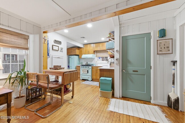 Building Photo - 14 Sunset Rd